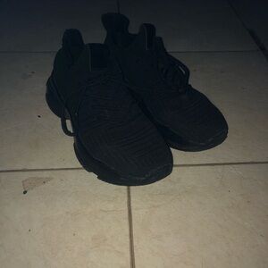 Men's Black Athletic Shoes